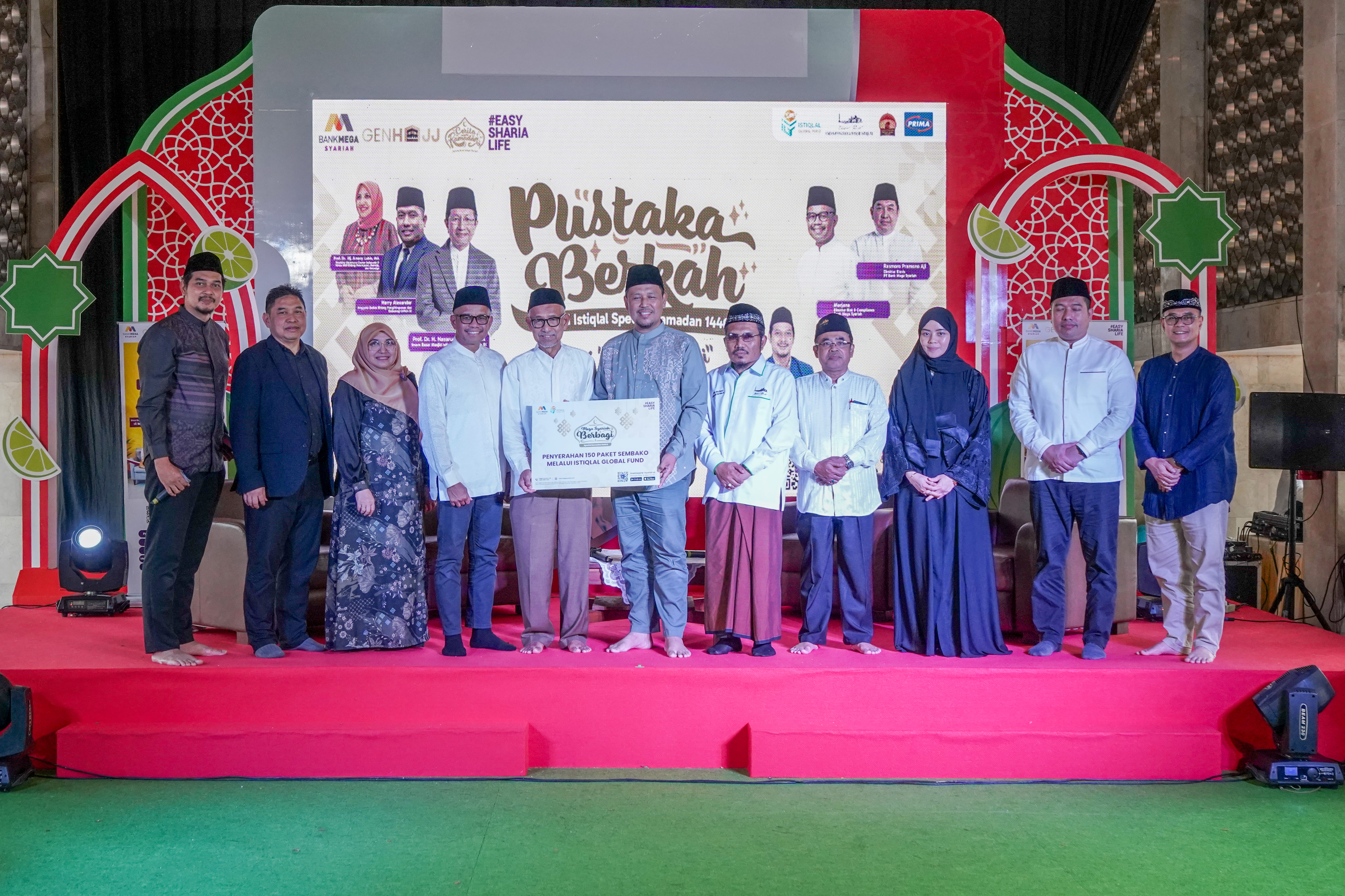 Masjid Istiqlal dan Bank Mega Syariah Berkolaborasi Salurkan 150 Paket Sembako Ramadhan