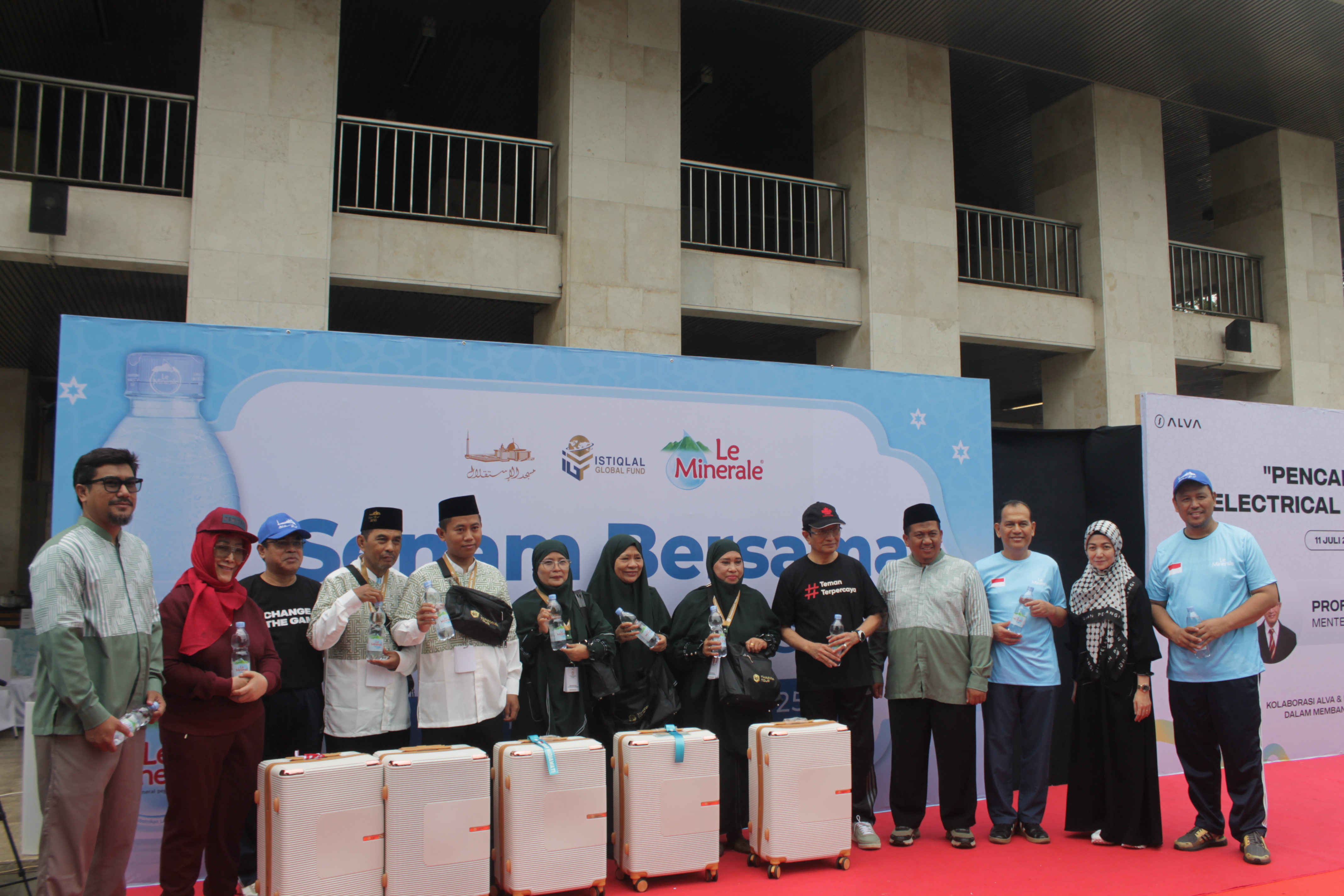 Masjid Istiqlal Apresiasi Pengabdian Marbot melalui Program Umrah Bersama Le Minerale