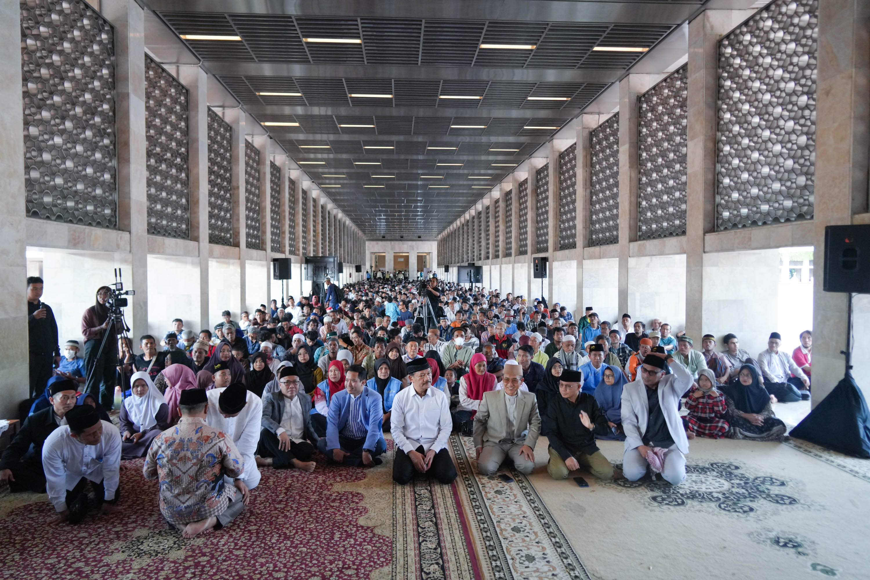 Bersama Le Minerale Berbagi Berkah di Bulan Ramadhan 2025 foto 5