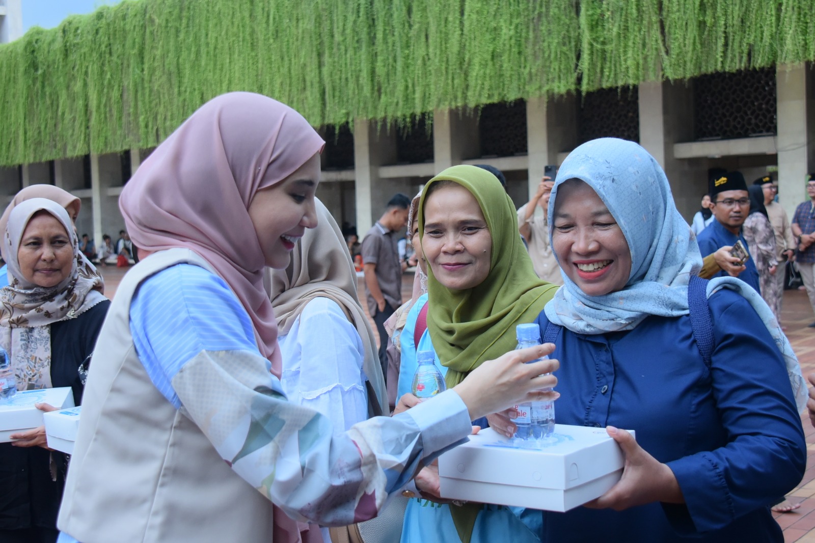 Bersama Le Minerale Berbagi Berkah di Bulan Ramadhan 2025 foto 29