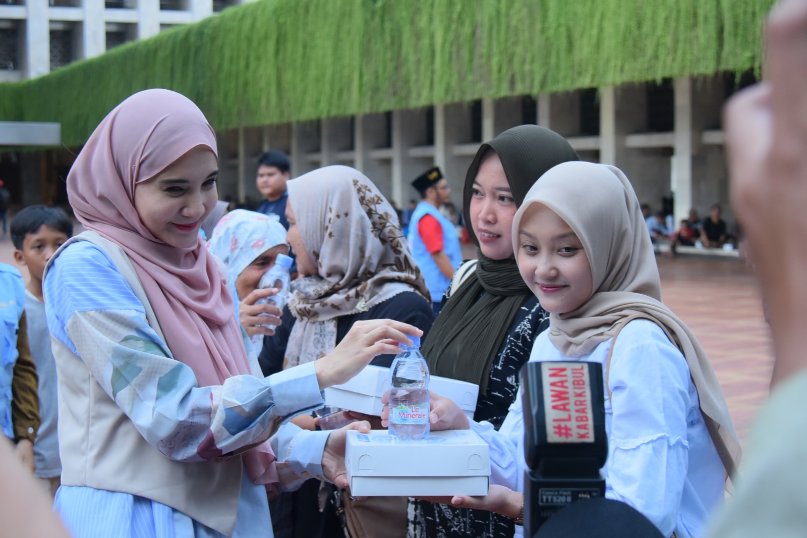Bersama Le Minerale Berbagi Berkah di Bulan Ramadhan 2025 foto 28